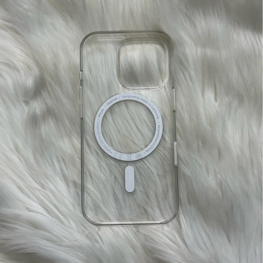 Apple Clear Case with MagSafe for iPhone 16 Pro